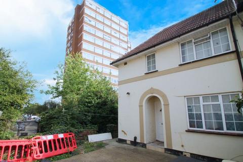 3 bedroom terraced house for sale, Longridge Lane, Southall