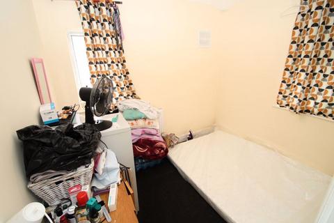 3 bedroom terraced house for sale, Longridge Lane, Southall