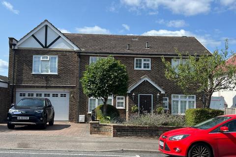 5 bedroom detached house to rent, York Road, Cheam, Sutton