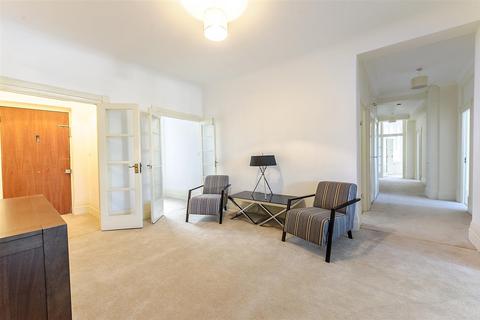 5 bedroom apartment to rent, Strathmore Court, London