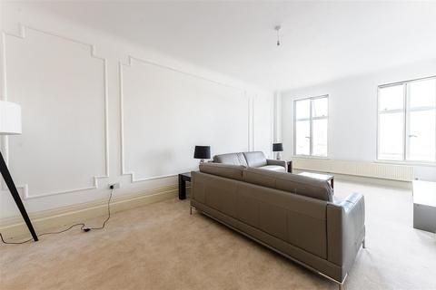 5 bedroom apartment to rent, Strathmore Court, London