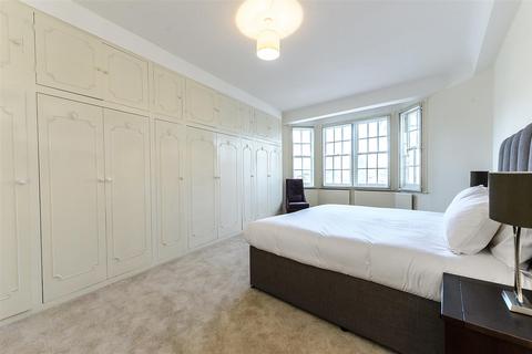 5 bedroom apartment to rent, Strathmore Court, London