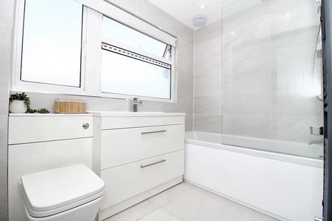 7 Longmead, Woolmer Green, Knebworth, SG3 6JH