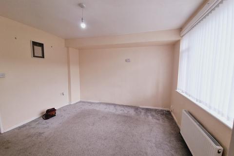 3 bedroom semi-detached house to rent, Walden Drive, Bradford, BD9