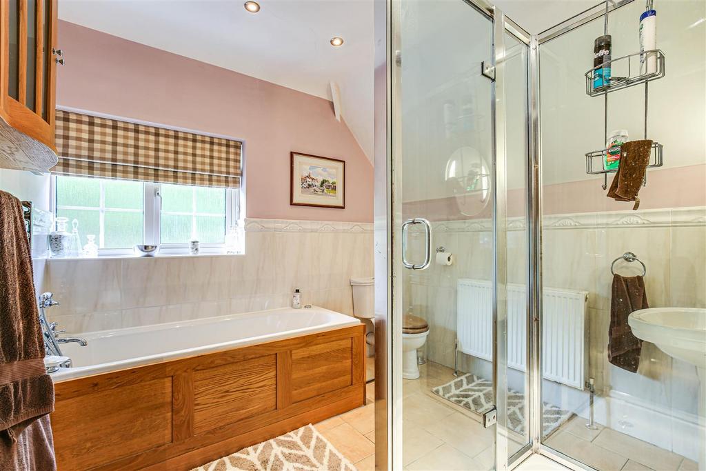 25 Bathroom.jpg
