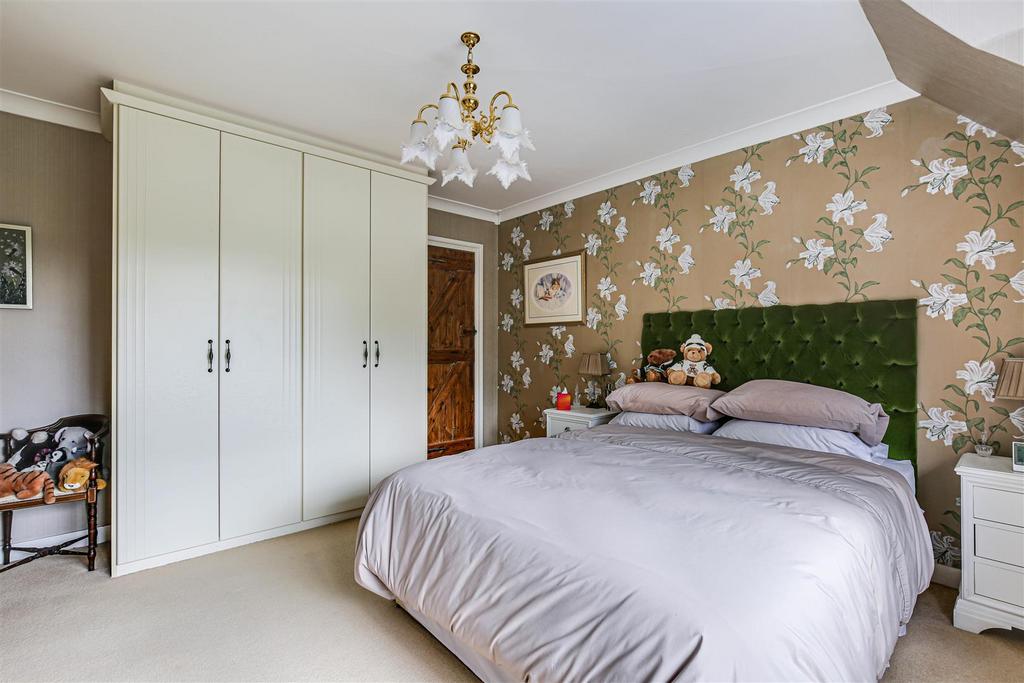 16 Bedroom.jpg