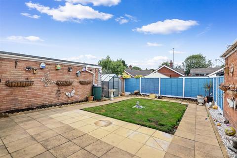 79 Aretha Close, Kingswinford, DY6 8SW