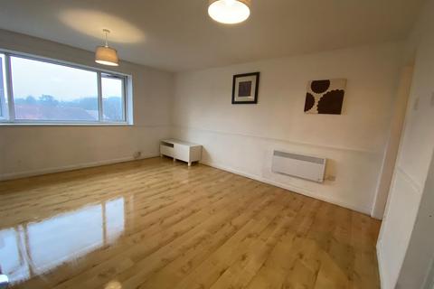 2 bedroom flat for sale, Alwoodley Court, Leeds