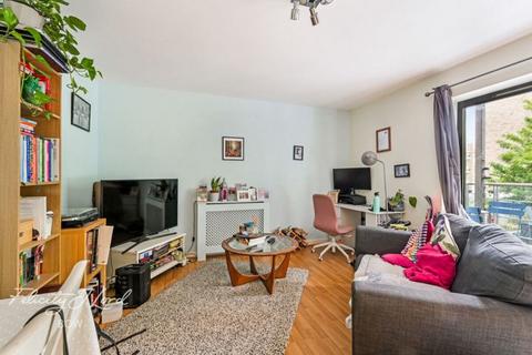 1 bedroom flat for sale, Keats Apartments, Hamlets Way, Bow, E3