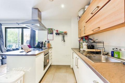 117 Hamlets Way, LONDON