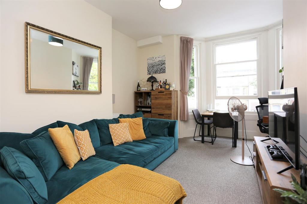 Norton Road, Hove 1 bed flat to rent £1,095 pcm (£253 pw)