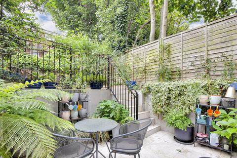 4 bedroom terraced house for sale, Vivian Road, London, E3