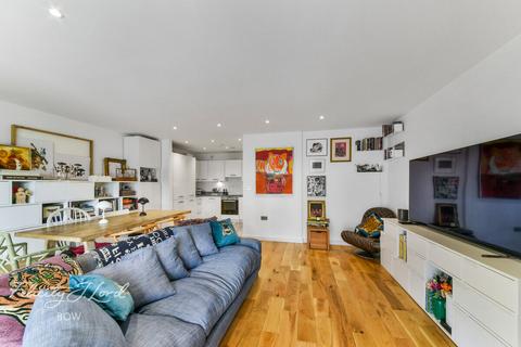 2 bedroom flat for sale, Giles Court, Tabernacle Gardens, London, E2