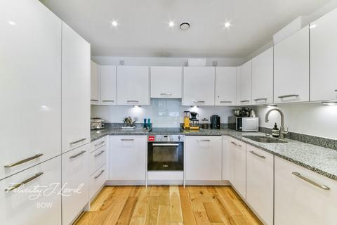 2 bedroom flat for sale, Giles Court, Tabernacle Gardens, London, E2