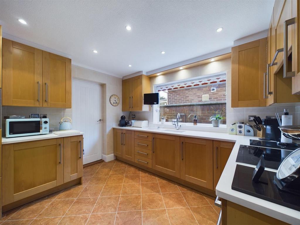 Kitchen 3.jpg