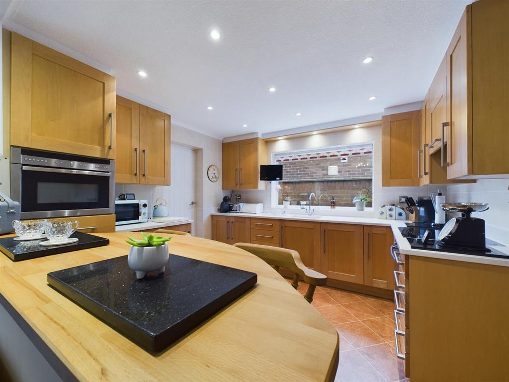Kitchen 1.jpg