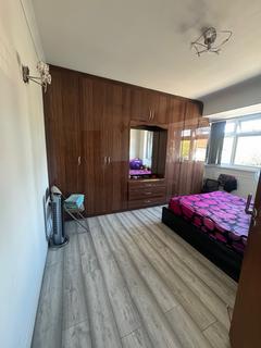 2 bedroom flat to rent, Thorncliffe Road, Southall UB2