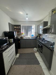 2 bedroom flat to rent, Thorncliffe Road, Southall UB2