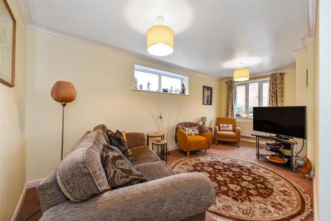 38 Barnfield Rise, Andover, SP10 2UQ