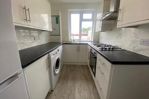 2 bedroom flat to rent, Daws Lane, Mill Hill, NW7