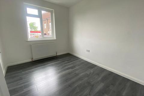 2 bedroom flat to rent, Daws Lane, Mill Hill, NW7