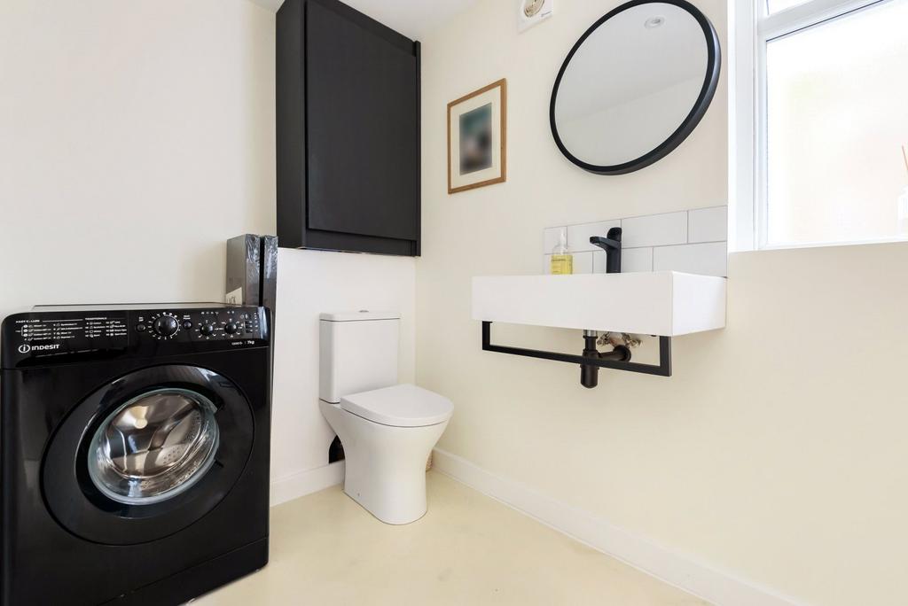 Cloakroom/Wc