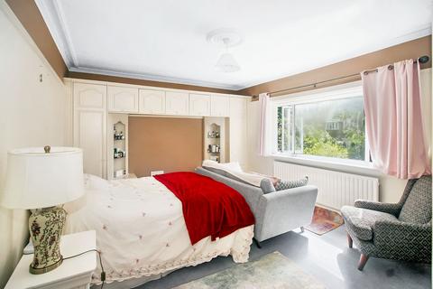 15 Cullesden Road, Kenley, CR8 5LR