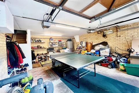 36a Park Road, Kenley, CR8 5AQ