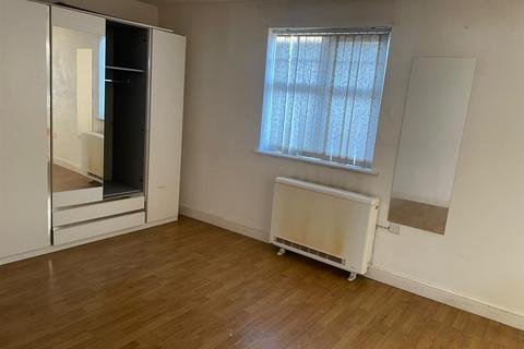 2 bedroom flat to rent, Grace Road, Tipton