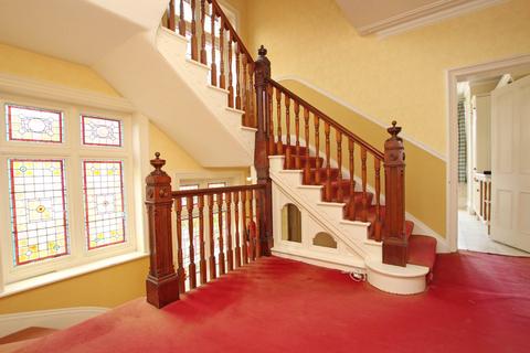 5 bedroom flat for sale, Grassington Road, Eastbourne, BN20 7BJ