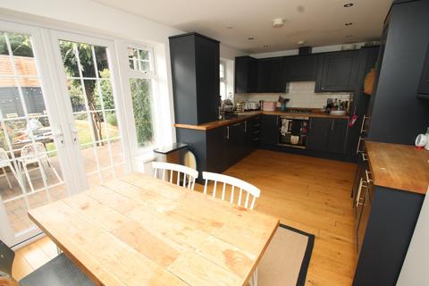 8 Kendall Avenue, Beckenham, BR3 4QB