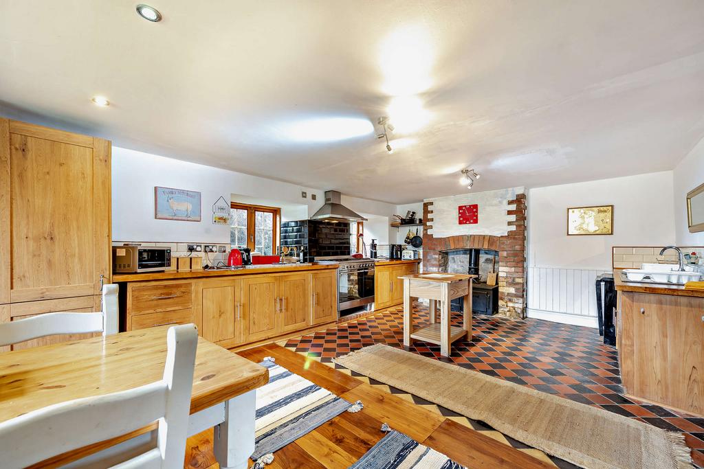 Open plan kitchen/dining area