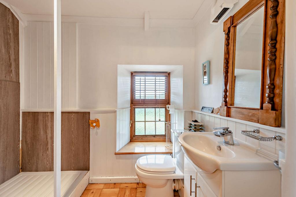 End cottage   shower room