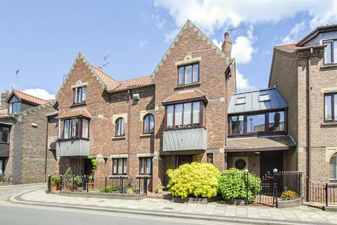 4 bedroom terraced house for sale, Eastgate, Beverley