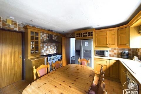 4 bedroom detached bungalow for sale, Boxbush Road, Coleford