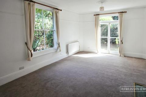 4 bedroom detached house to rent, Kent Road, East Molesey KT8