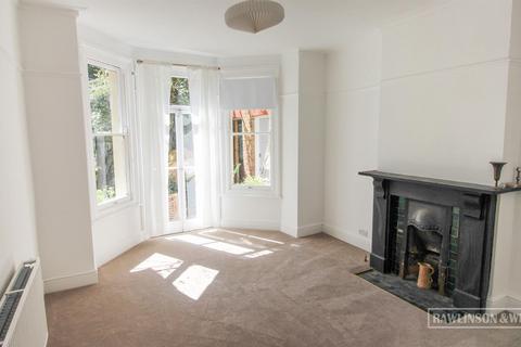 4 bedroom detached house to rent, Kent Road, East Molesey KT8