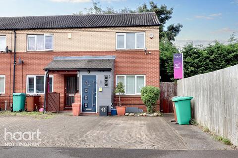 19 Bakers Close, Nottingham, NG7 3AW