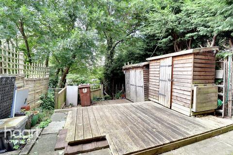 19 Bakers Close, Nottingham, NG7 3AW