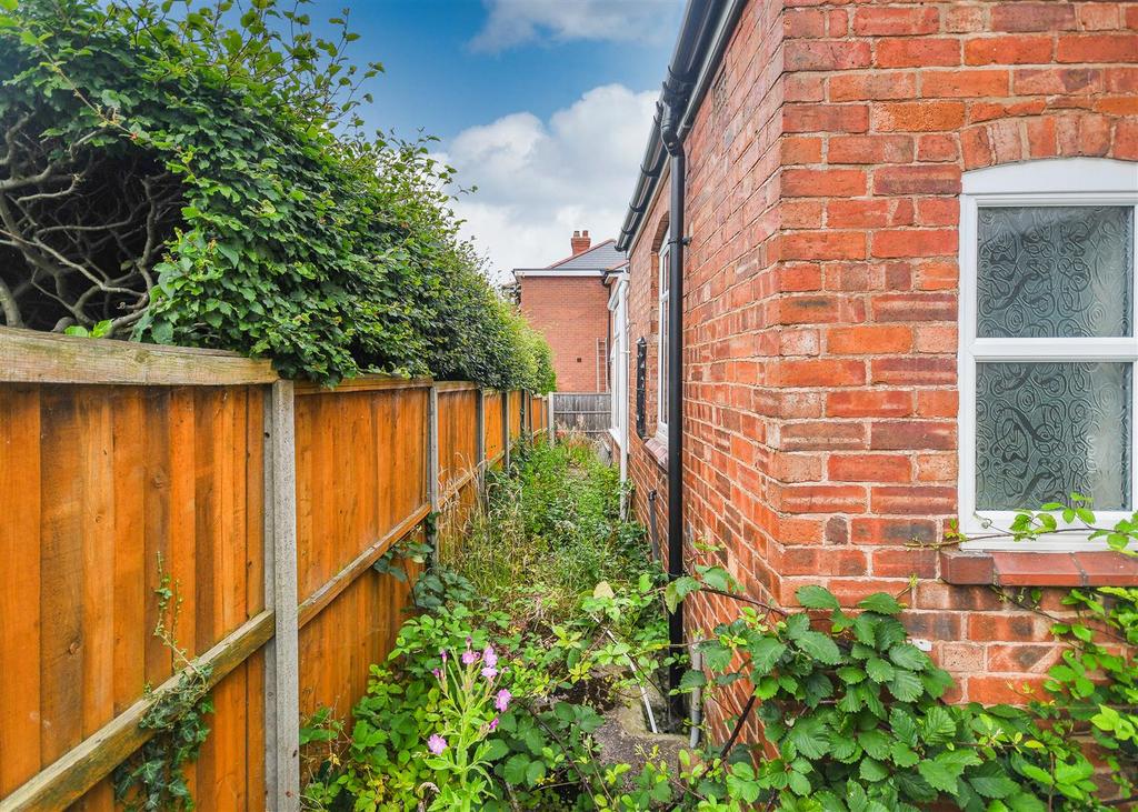 63 Birches Barn Avenue - Garden (2).jpg