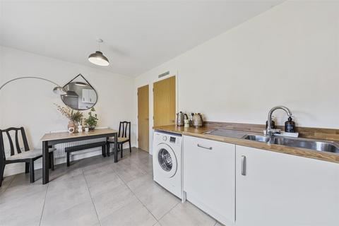 25 Blackcurrant Grove, Higham Ferrers, Rushden, NN10 8FN