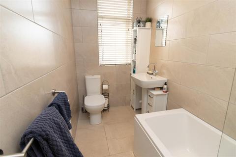 2 bedroom flat for sale, Queen Alexandra Road West, North Shields