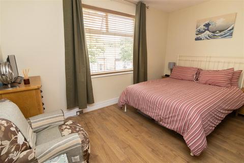 2 bedroom flat for sale, Queen Alexandra Road West, North Shields