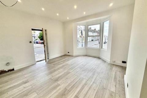 1 bedroom property for sale, Ramuz Drive, Westcliff-On-Sea