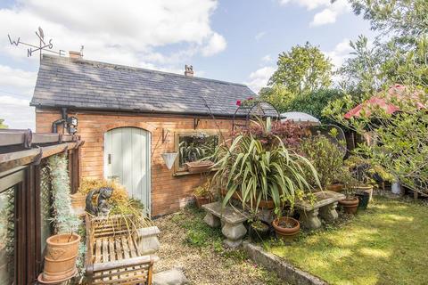 2 bedroom end of terrace house for sale, West Street, Welford