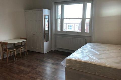 Studio to rent, West End Lane, West Hampstead NW6