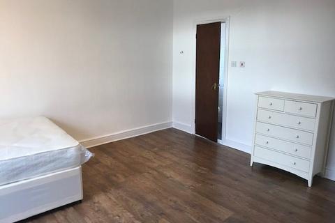 Studio to rent, West End Lane, West Hampstead NW6