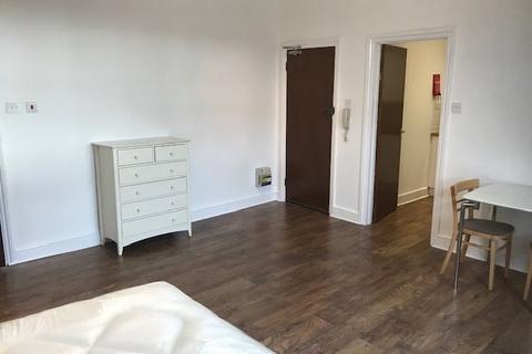 Studio to rent, West End Lane, West Hampstead NW6