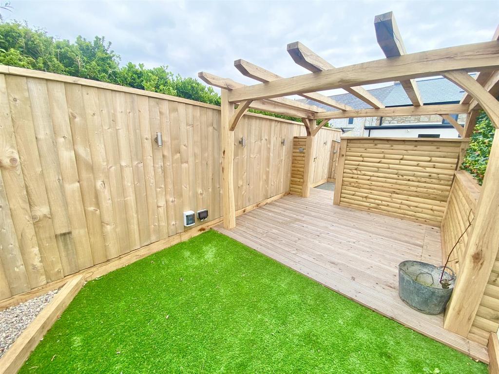 Garden, Garage, Parking & Views
