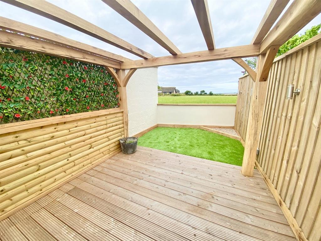 Garden, Garage, Parking & Views